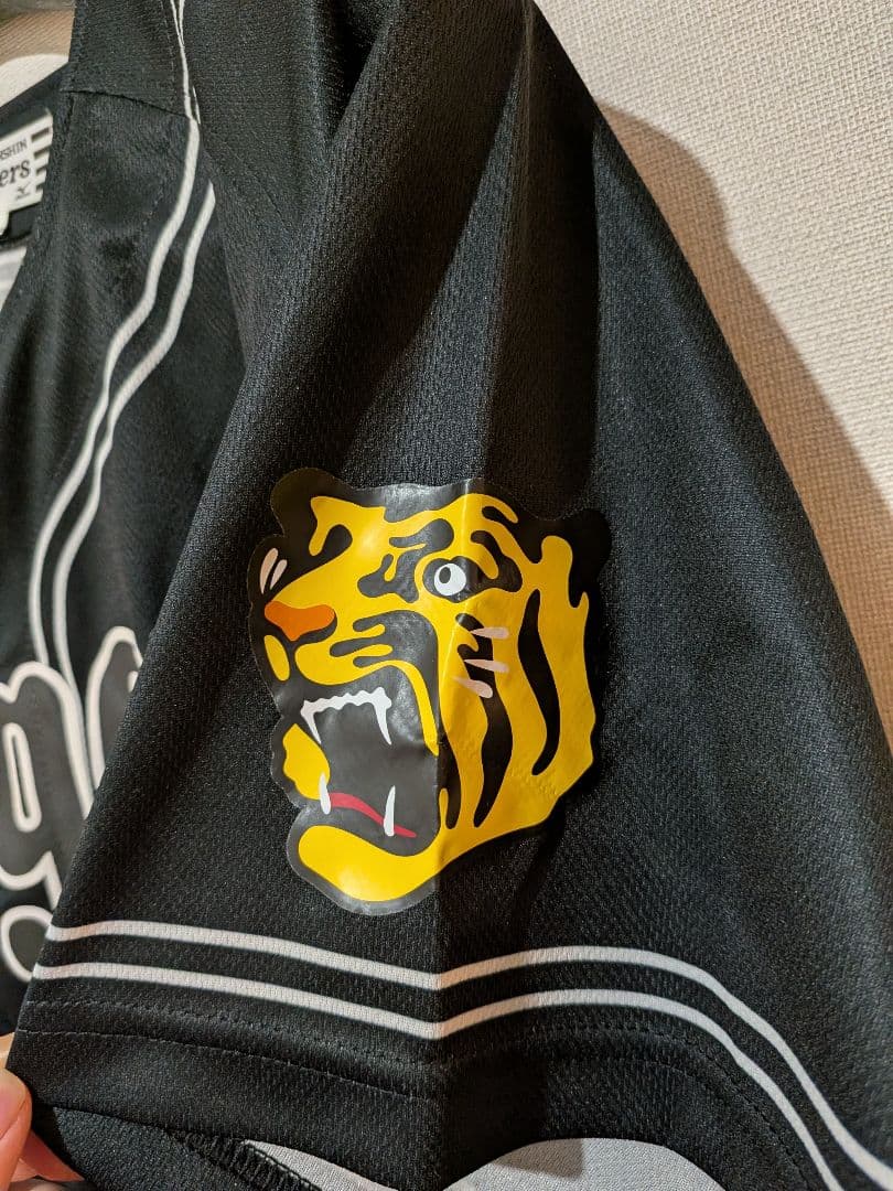 阪神タイガース 糸原健斗選手 ユニフォーム ブラック - メルカリ