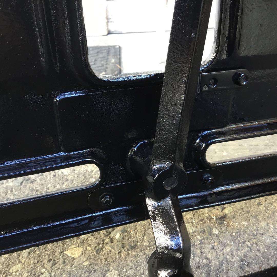 SINGER職業用足踏みミシン鉄脚 大型 テーブルに！