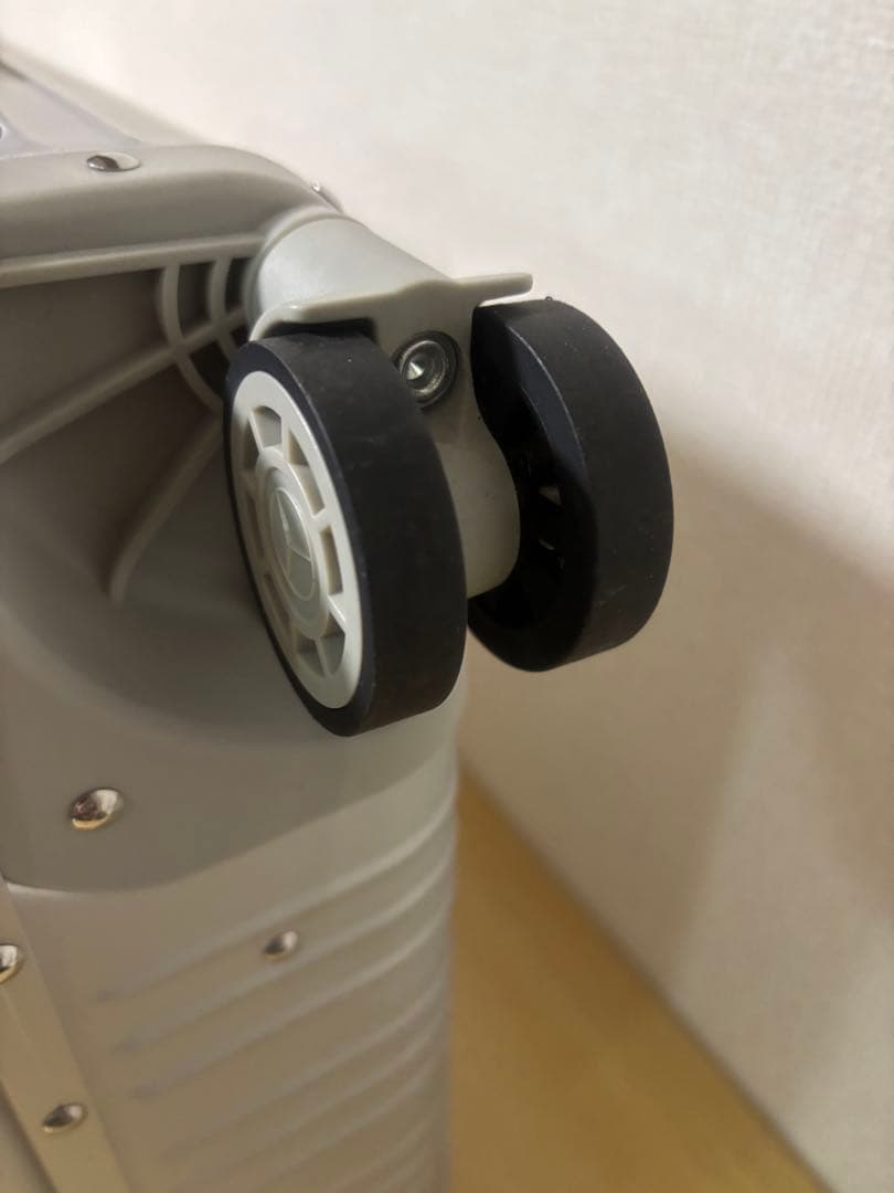 新品未使用品】メルセデスベンツ アルミスーツケース 32L キャリー