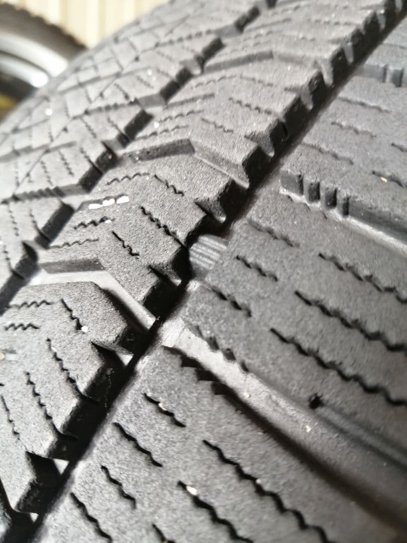 マツダ3 純正18インチ VRX2 スタッドレスタイヤセット 215/45R18