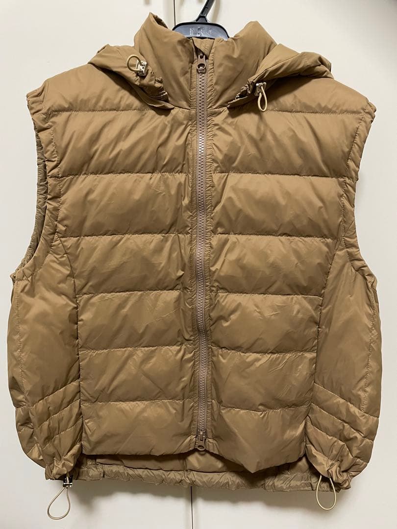 Femiciteフェミシテ クールカレアン フード付きダウンベスト ベージュ