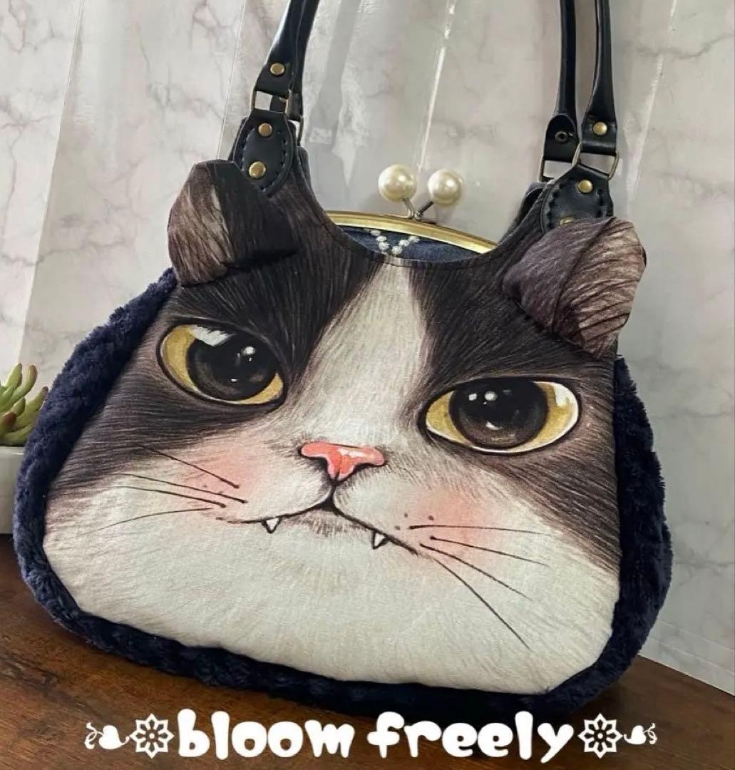 m*e様 コヤンイサムチョン【あおりポケット付き がま口バッグ】猫型バッグ ハン コヤンイサムチョン 猫 バッグ - メルカリ