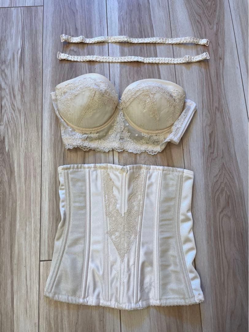 ウェディングブライダルインナー FOUR SIS & Co. - メルカリ