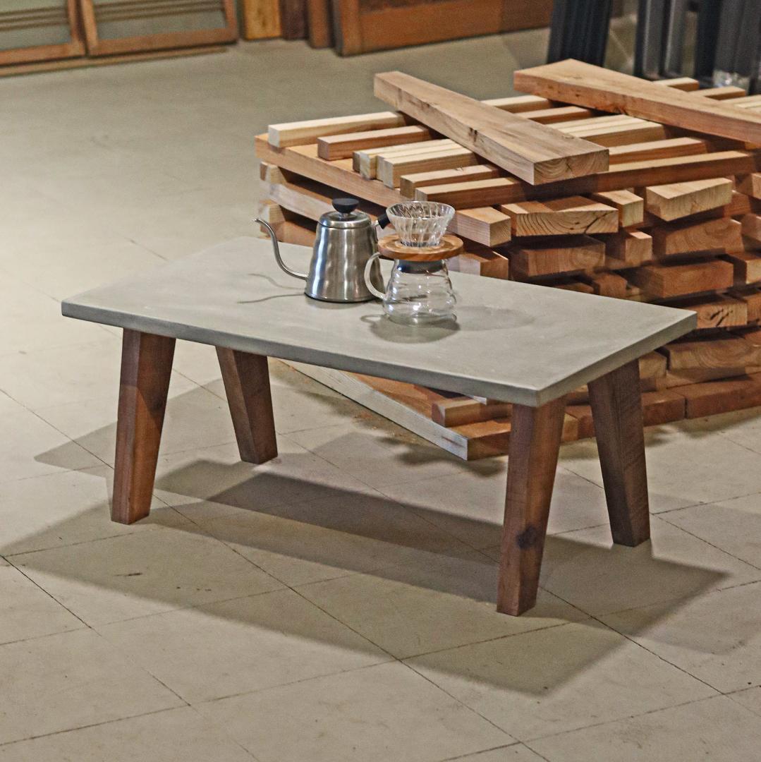 センターテーブル｜ライトグレー｜三角脚｜薄塗りモルタル｜ダイニングテーブル デスク｜ライトグレー｜パソコンデスク｜薄塗りモルタル｜三角脚