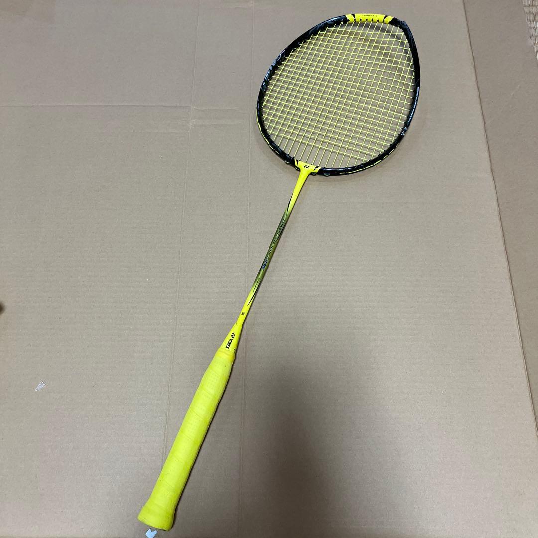 バドミントン ラケット 黒と黄色 - メルカリ