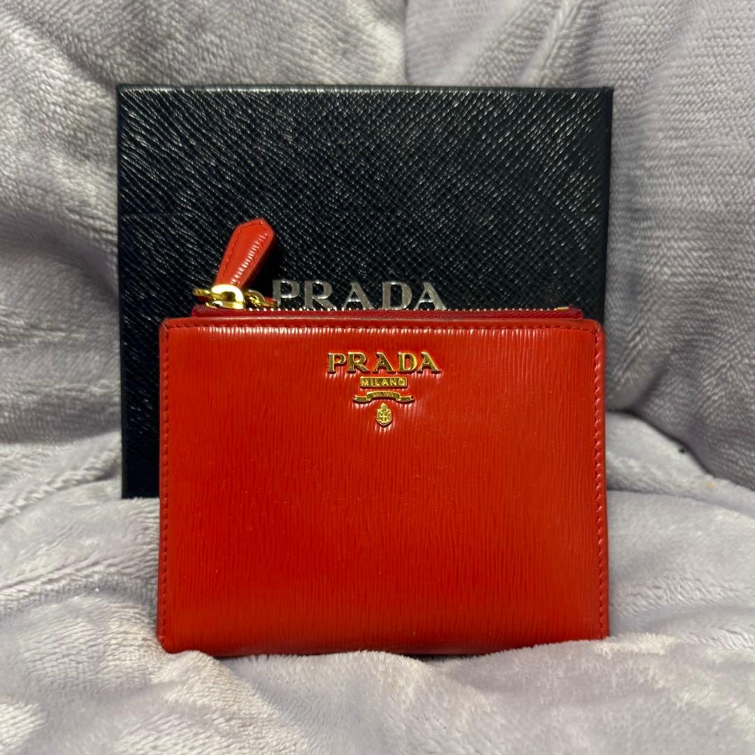 PRADA 二つ折り財布 レッド - メルカリ