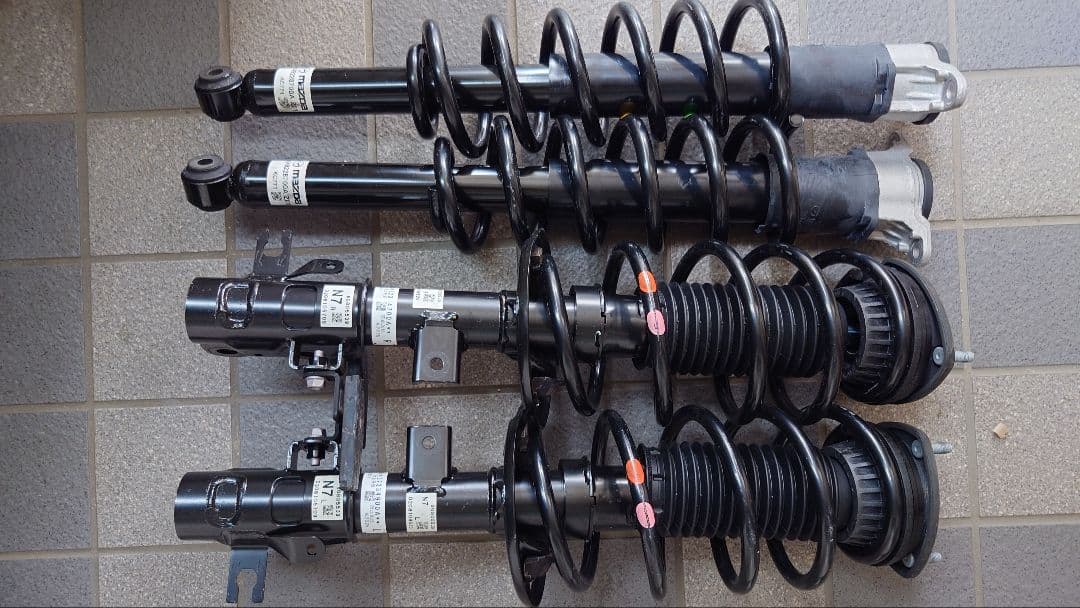 cx-8 純正サスペンション - メルカリ