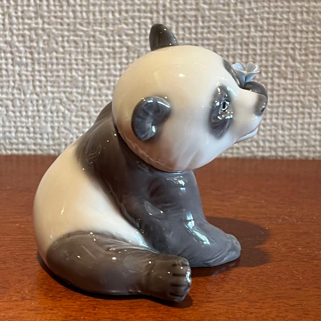 超美品 リヤドロ パンダ 水色の花 フィギュリン 人形 陶器 置物 A