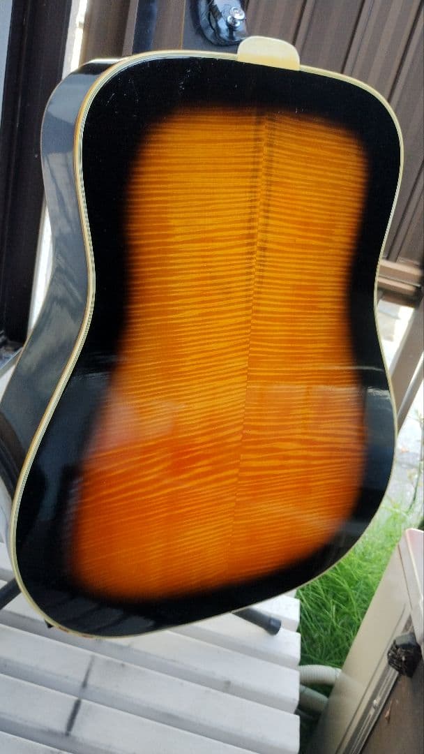 こ*ん様 経年美品 激鳴り トラ柾目 ハミングバード ダブルPU付きエレアコ