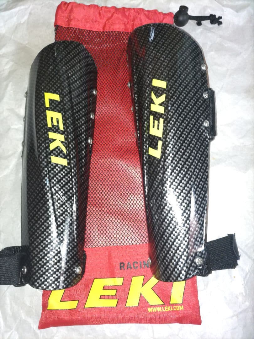 う*ん様 程度良好綺麗 LEKI レキ カーボン柄アームガード tanabesp_cd94280