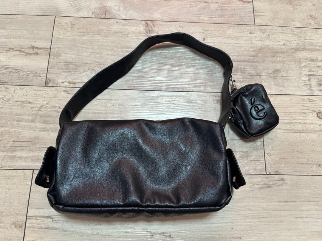 エピヌ épine pouch Pocket bag black
