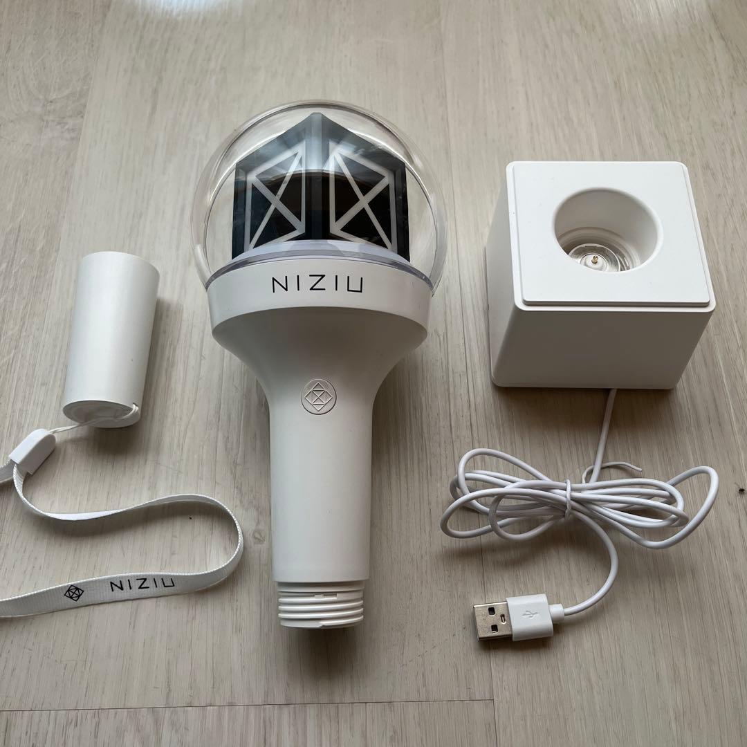 中古】NiziU 公式ペンライト - メルカリ