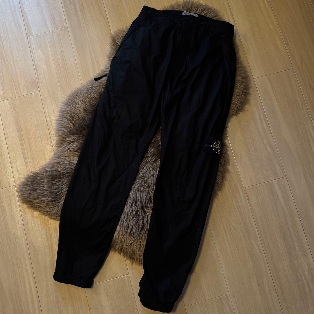 美品☆STONE ISLAND ブラック ストレートパンツW28 - メルカリ