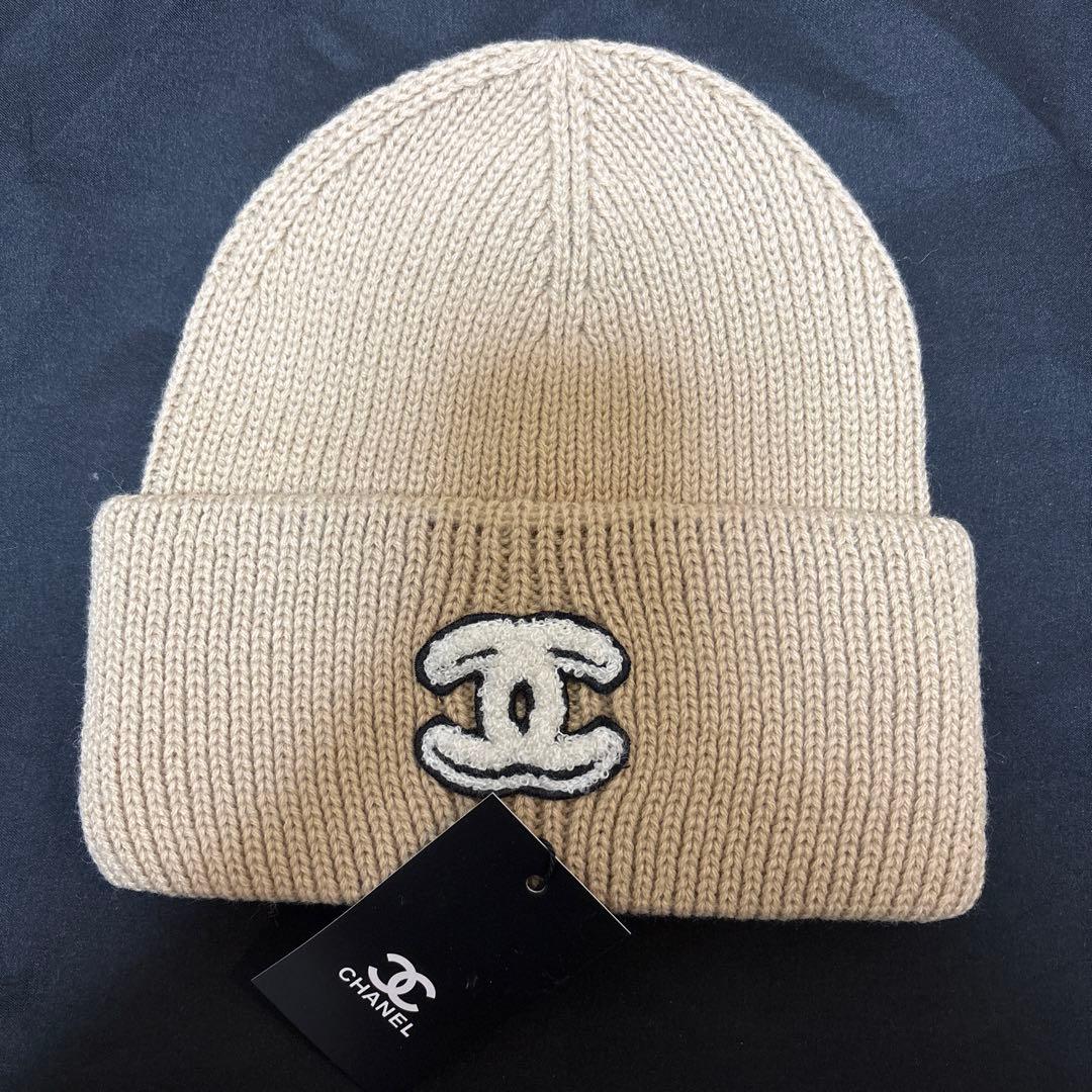 CHANEL ベージュ ニットキャップ CCロゴ刺繍にわずか少し難あり - メルカリ