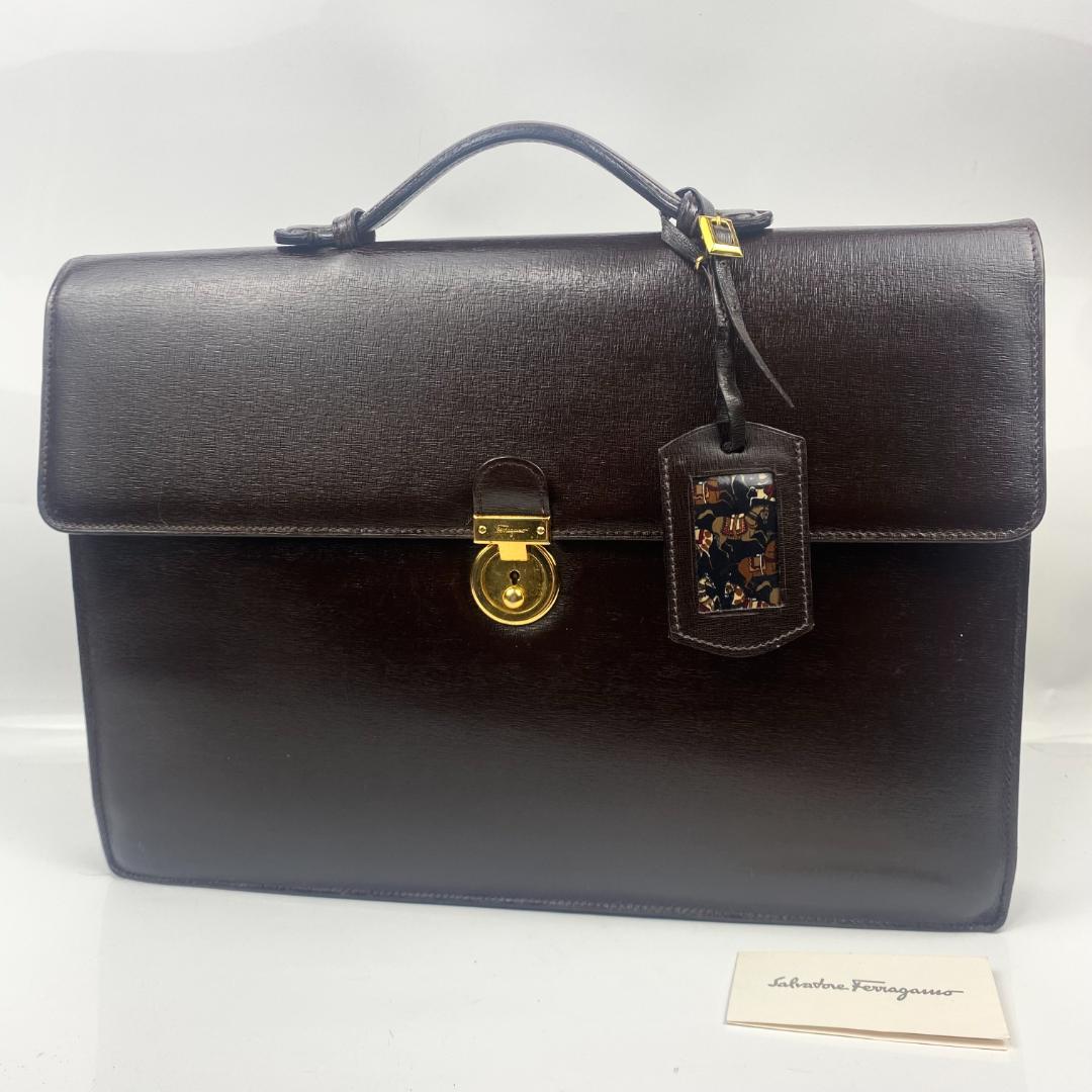 Ferragamo ビジネスバッグ ブリーフケース 馬柄 金具 鍵 - メルカリ
