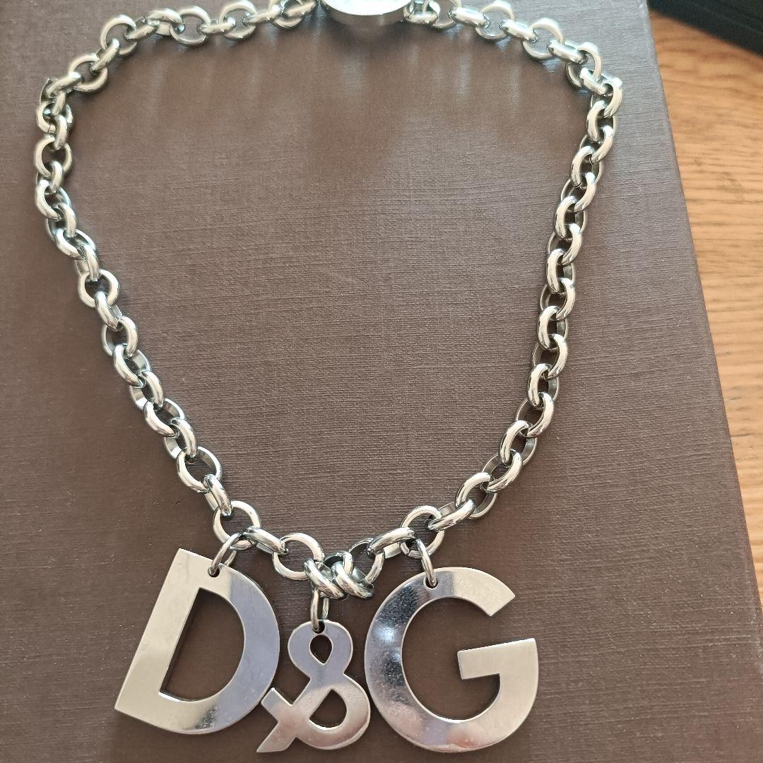 ドルチェ&ガッバーナ ネックレス チャーム付き ロゴ シルバーカラー