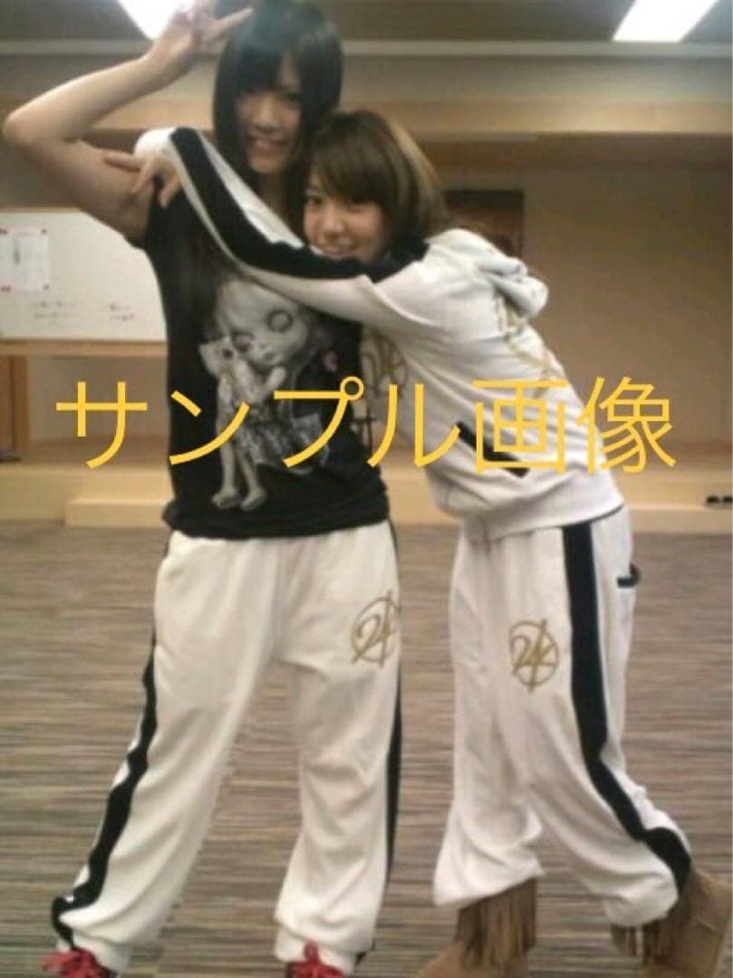 24karats ベロアセットアップジャージ 白 AKB48 - メルカリ