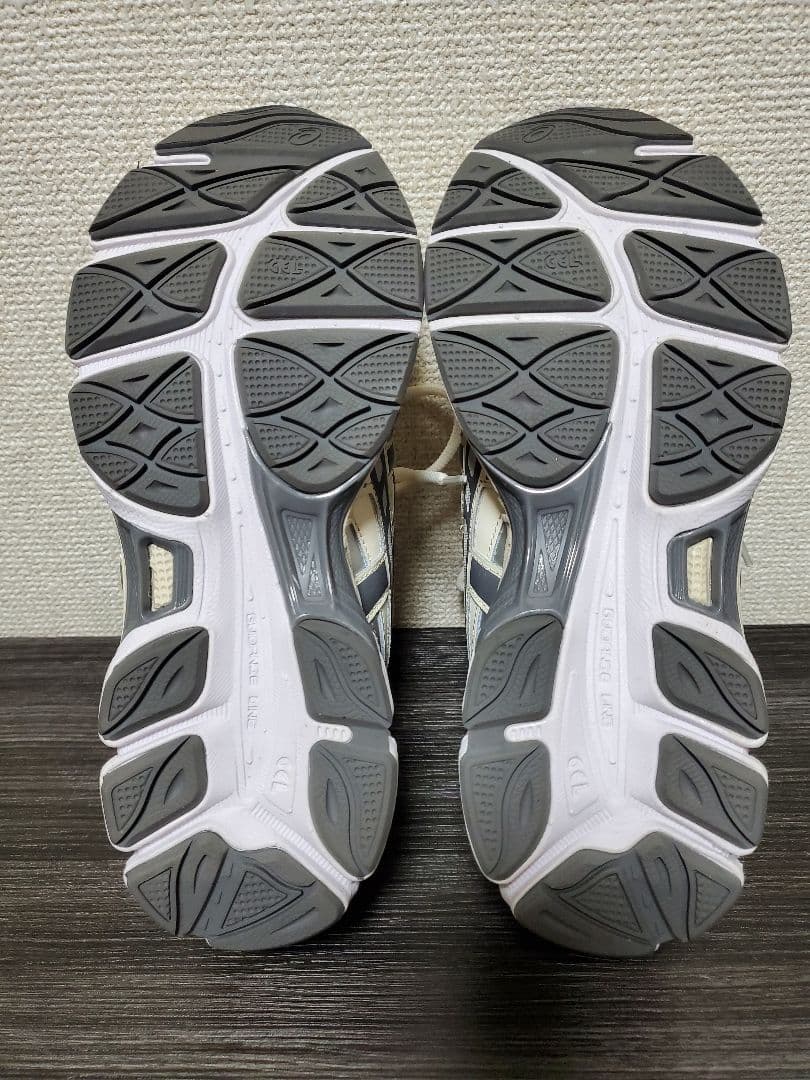 靴 ASICS GEL-NYC 2055 CREAM/CARBON 24.5cm