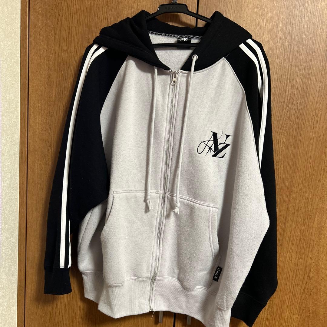NiziU AWAKE ライブツアー パーカー Mサイズ - メルカリ