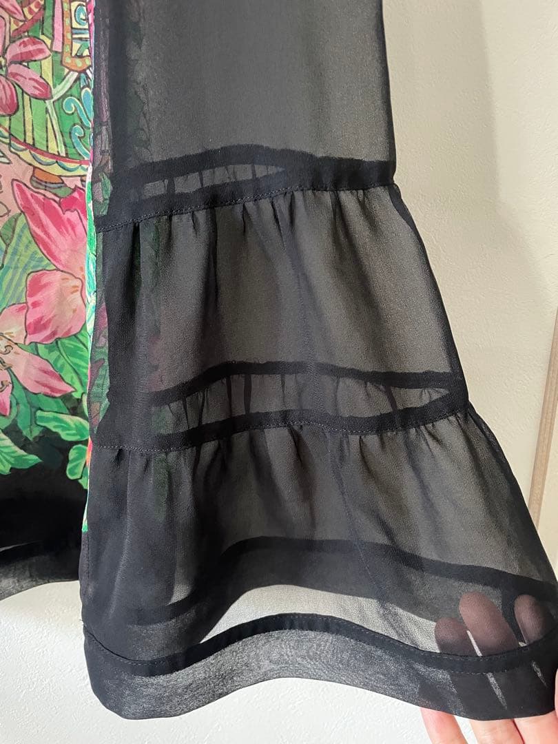 トクコプルミエブォルエジプト風柄シフォン風ノースリーブチュニック