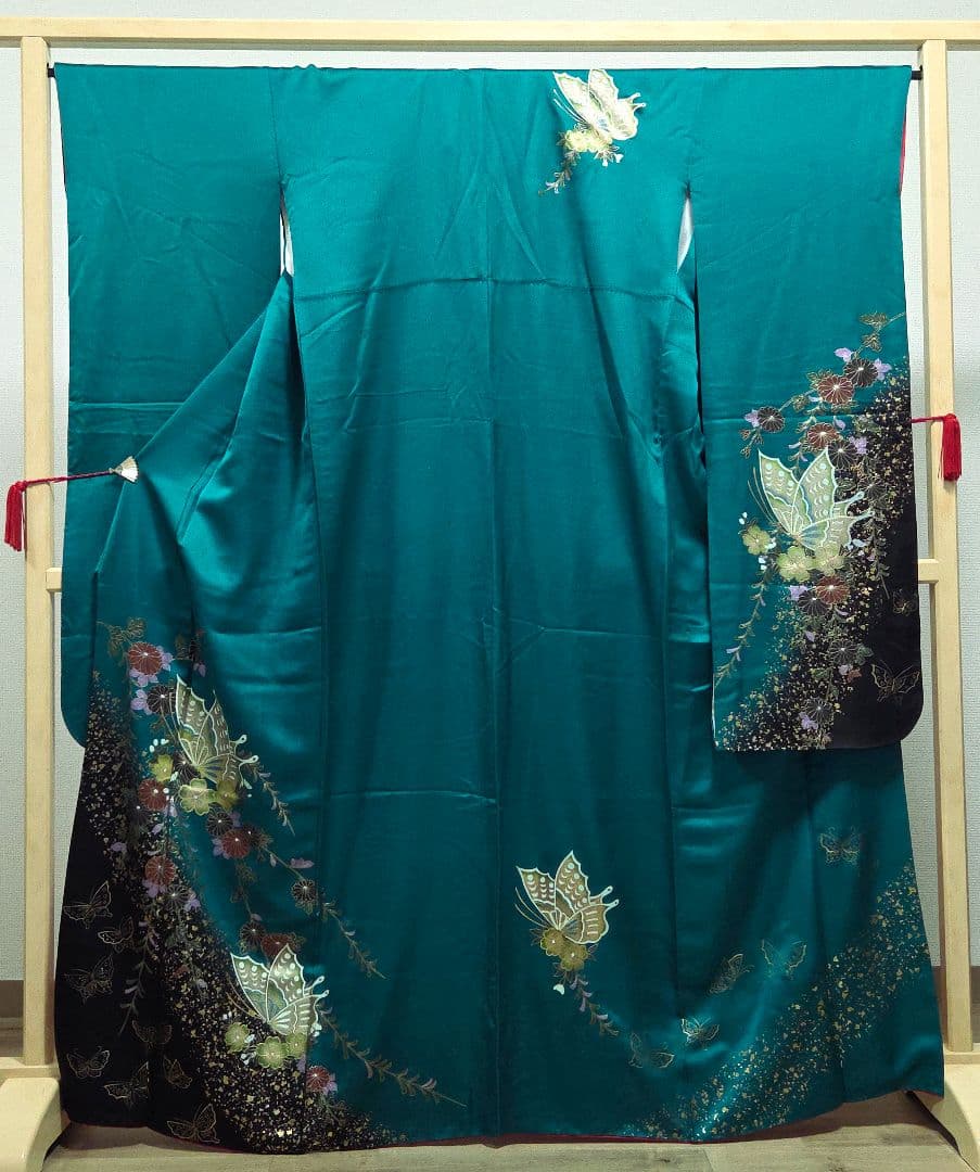 A5◆着物くつろぎ 蝶々に花模様 金彩 青緑 菊 袷 正絹 成人式 振袖 着物 振袖ネットレンタル：青緑で爽やかに 】伝統美を表現した振袖/KH-500