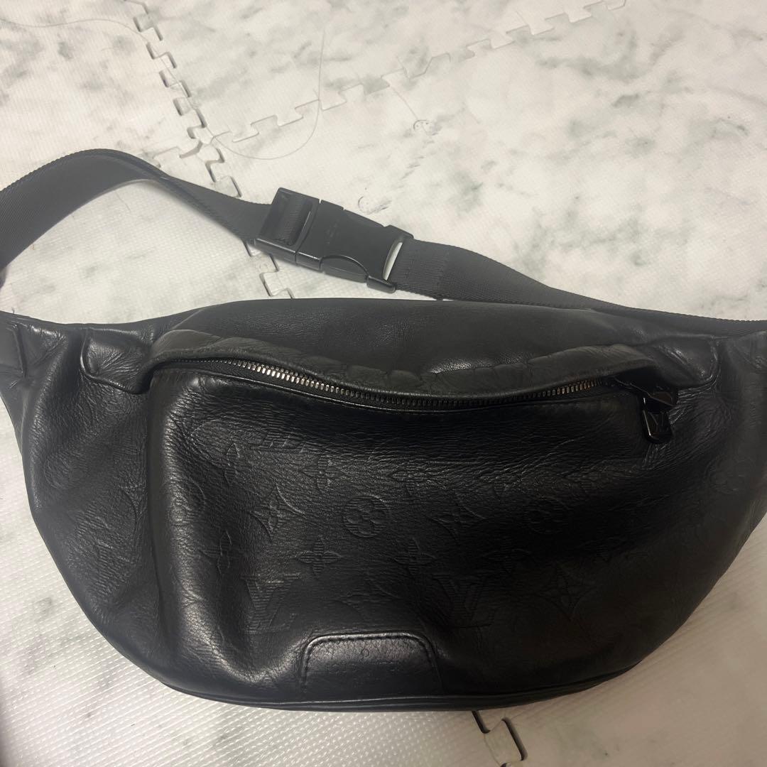 Louis Vuitton ブラック ボディバッグ LOUIS VUITTON（ルイ・ヴィトン） ボディバッグ メンズ モノグラム