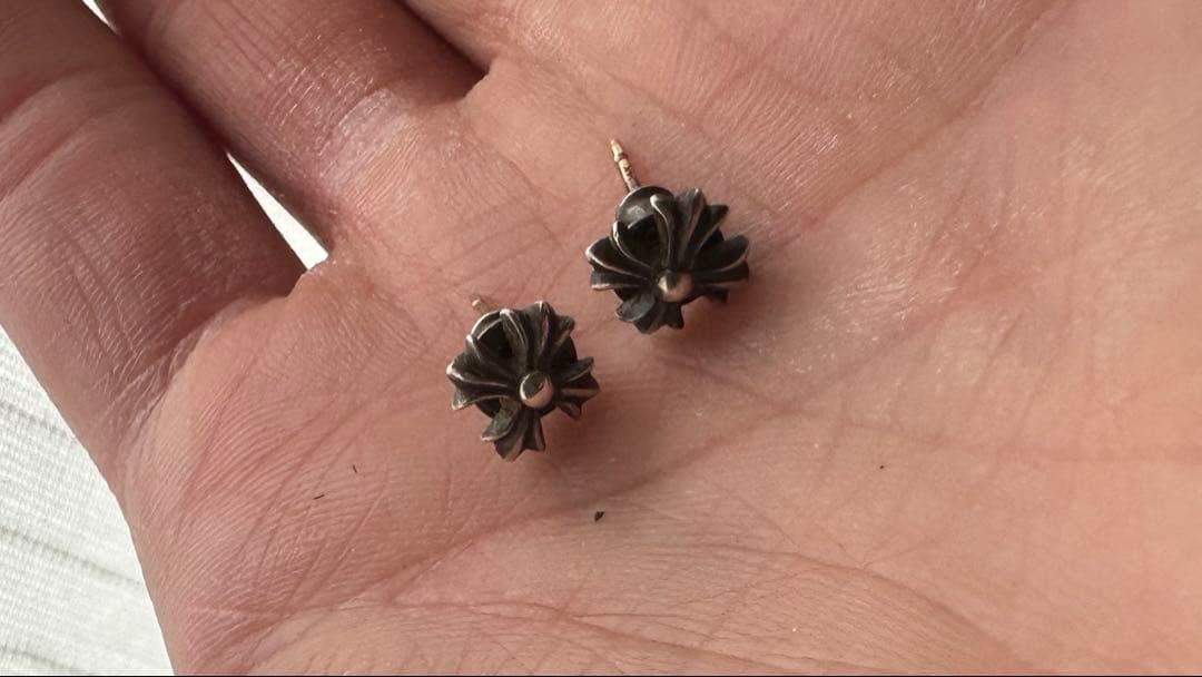 クロムハーツ　ピアス　CH プラス クロムハーツCHプラススタッドwithブルーサファイア|クロムハーツ通販