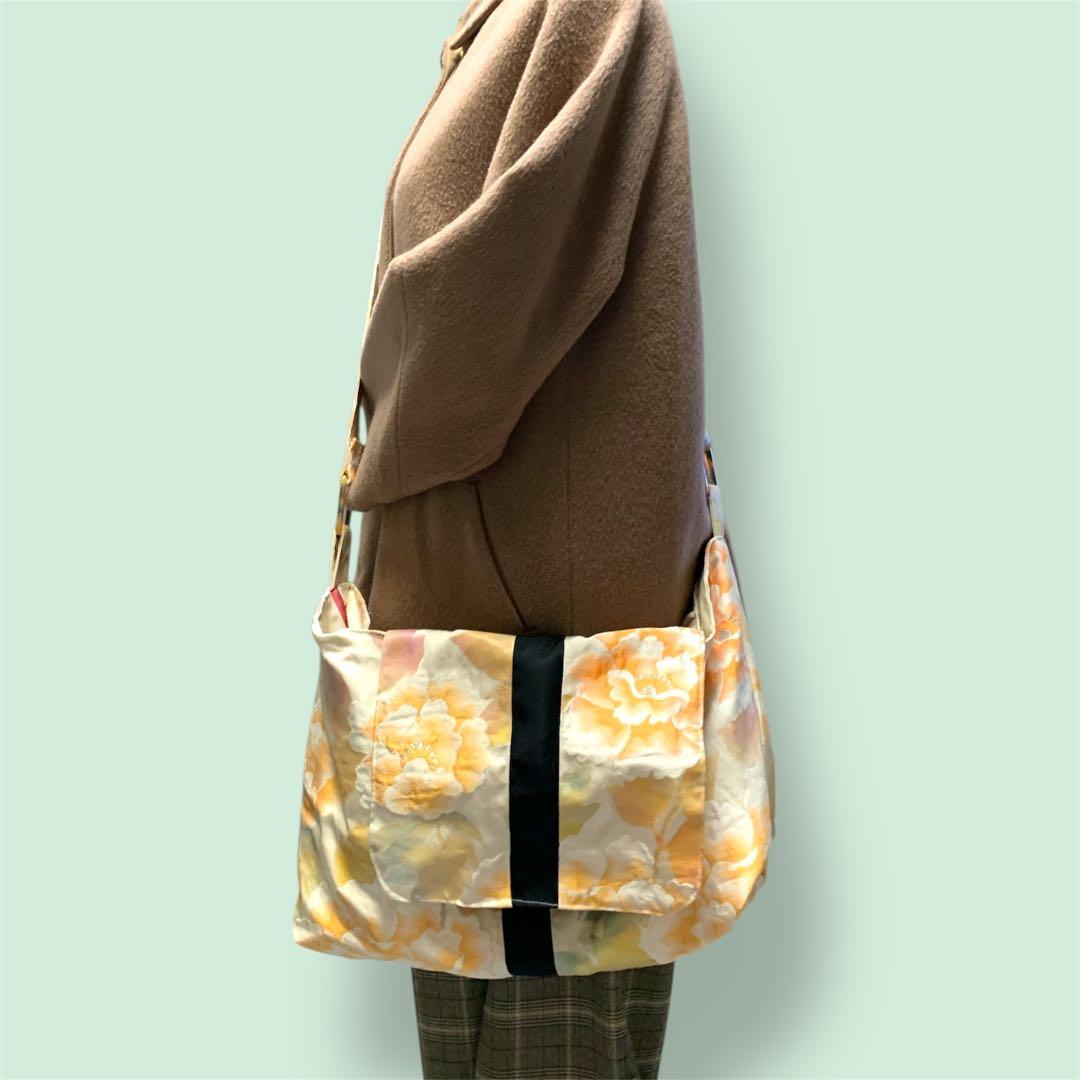 帯リメイク】大きな牡丹柄の大きなショルダーバッグ フラップ付