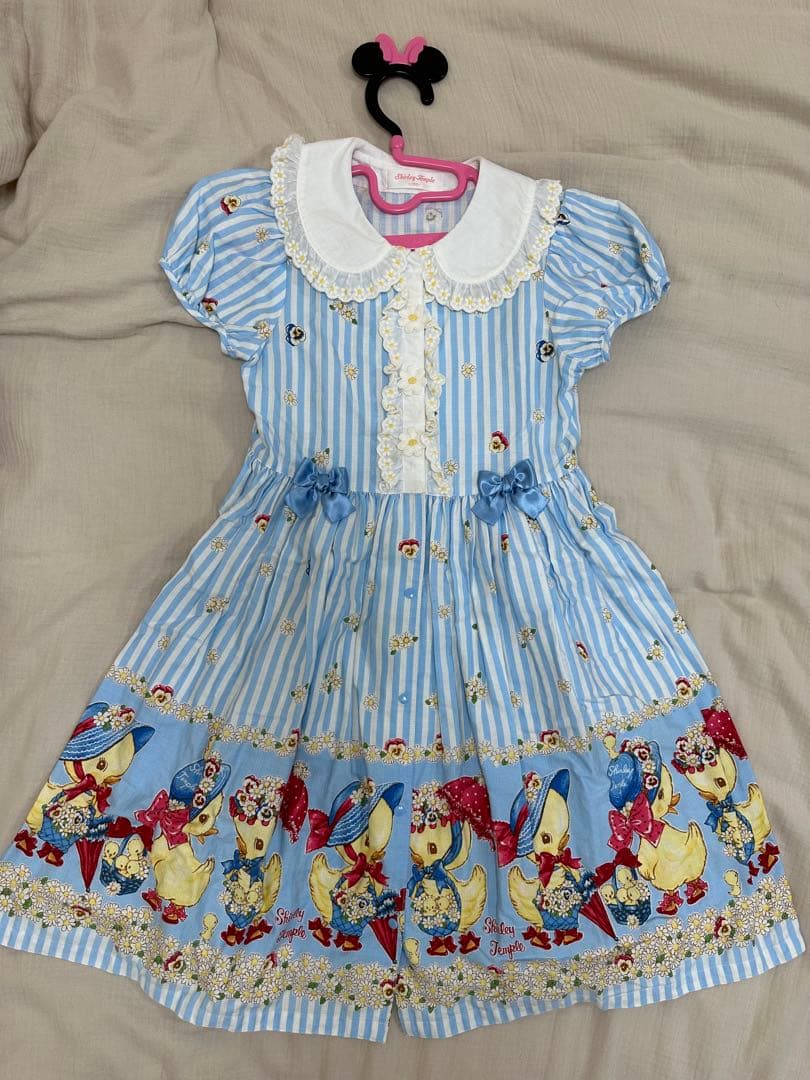 水色ストライプキャラクター柄ワンピース スウィングル SWINGLE ショルダータックストライプシャツワンピース