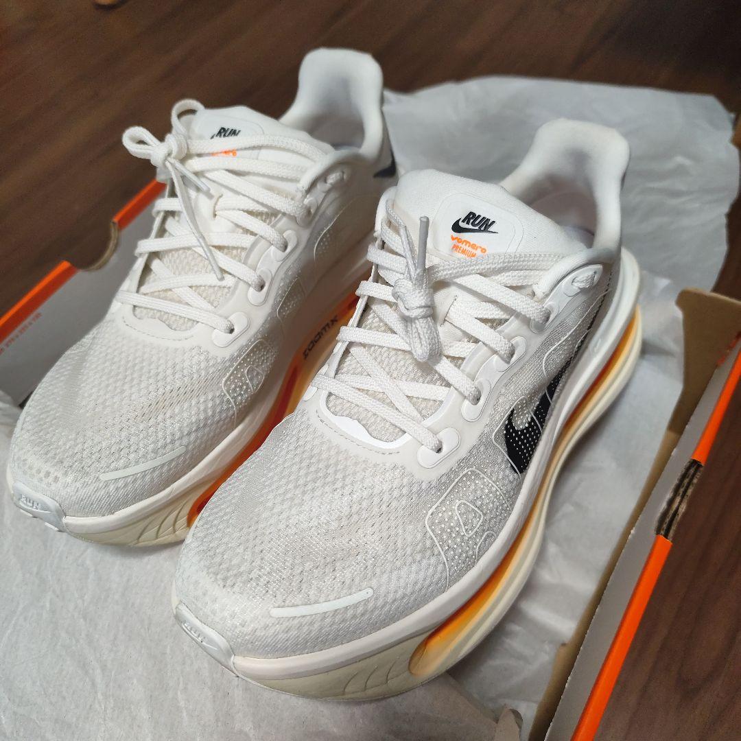 NIKE ボメロプレミアム ホワイト/オレンジ 27.0cm