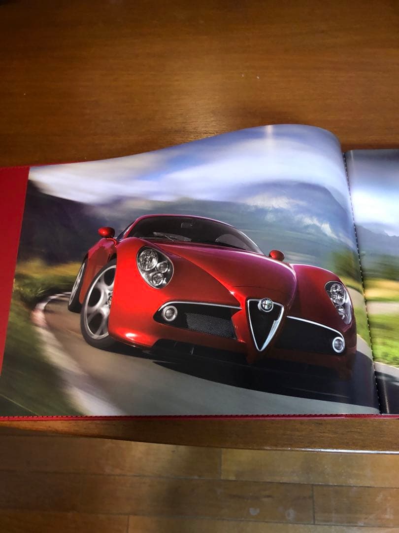 アルファロメオ8cコンペティツィオーネ カーボンケース革本 非売品