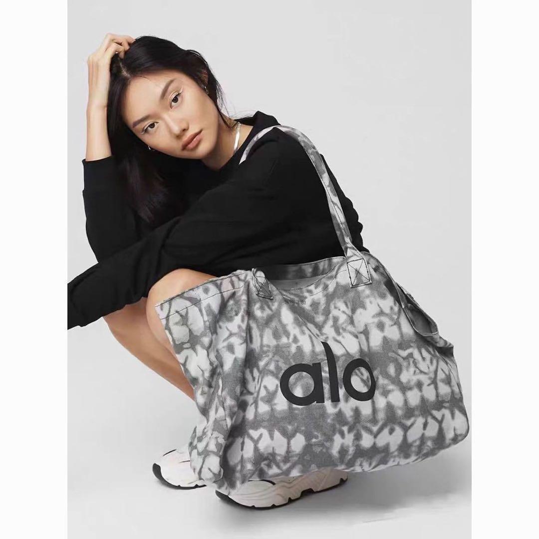 新品未使用】alo タイダイ柄 ショッピングトート - メルカリ