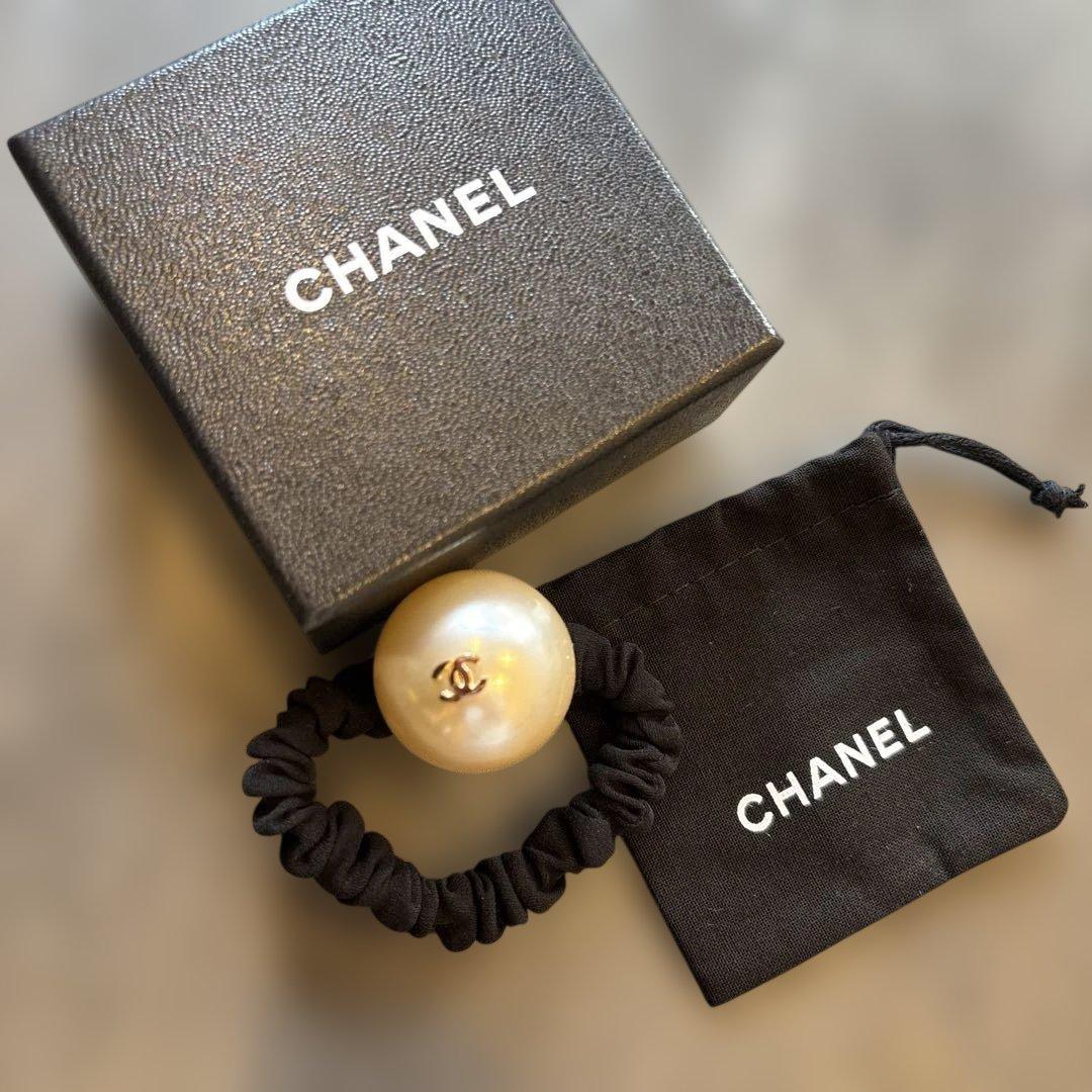 CHANEL本物シャネル パールヘアゴム シュシュ ココマーク - メルカリ