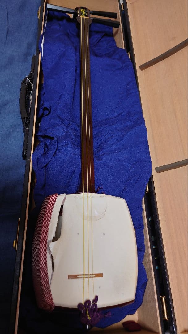 ◇三味線/短棹【綺麗なトチ入り紅木/金細】桐ケース付き