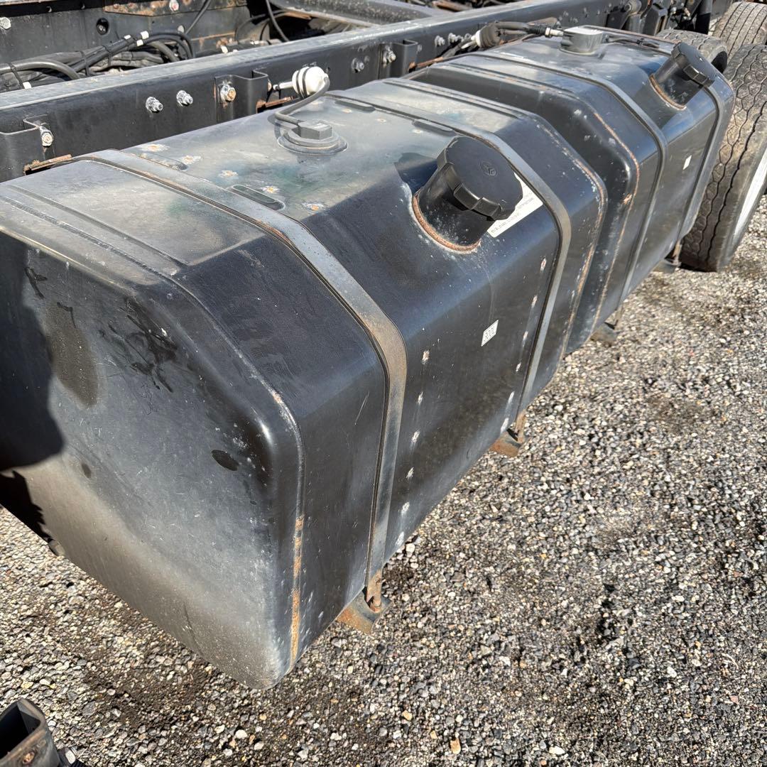 三菱 ふそう 300L 燃料タンク 1個 ステー バンド付き - メルカリ