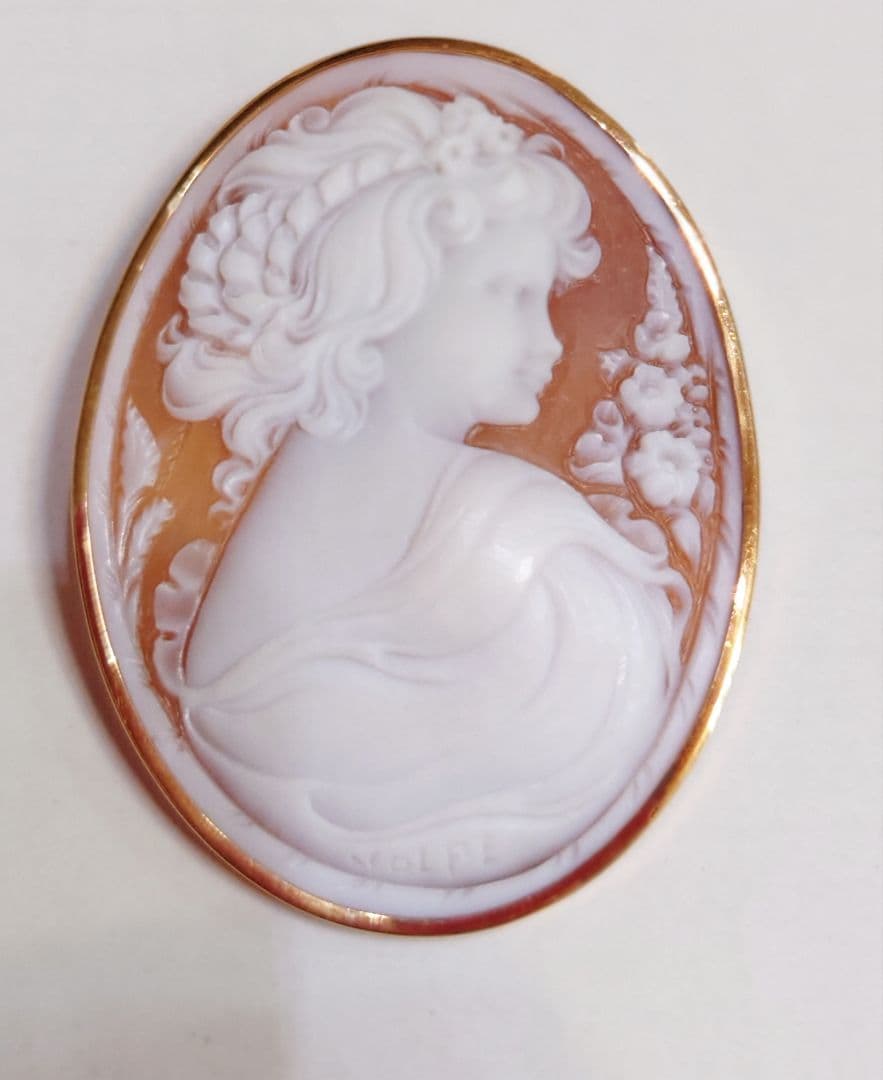 淑女のカメオブローチ(ヴィンツェンツォ・ヴォルペ作)