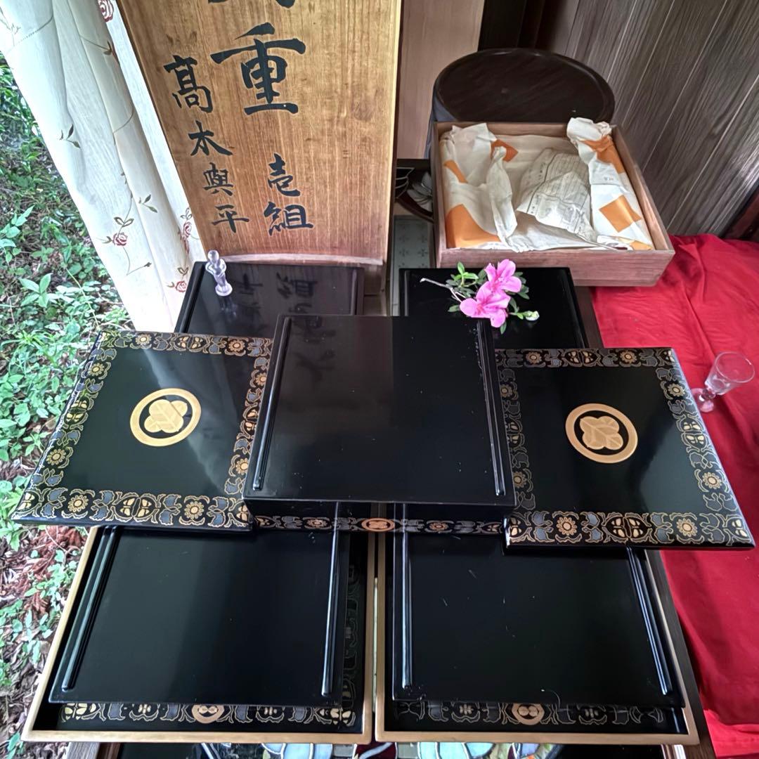 2167様感謝‼️JAPAN蒔絵鷹の羽家紋と蝶鳥花五段重二枚蓋と重ね盆二枚木