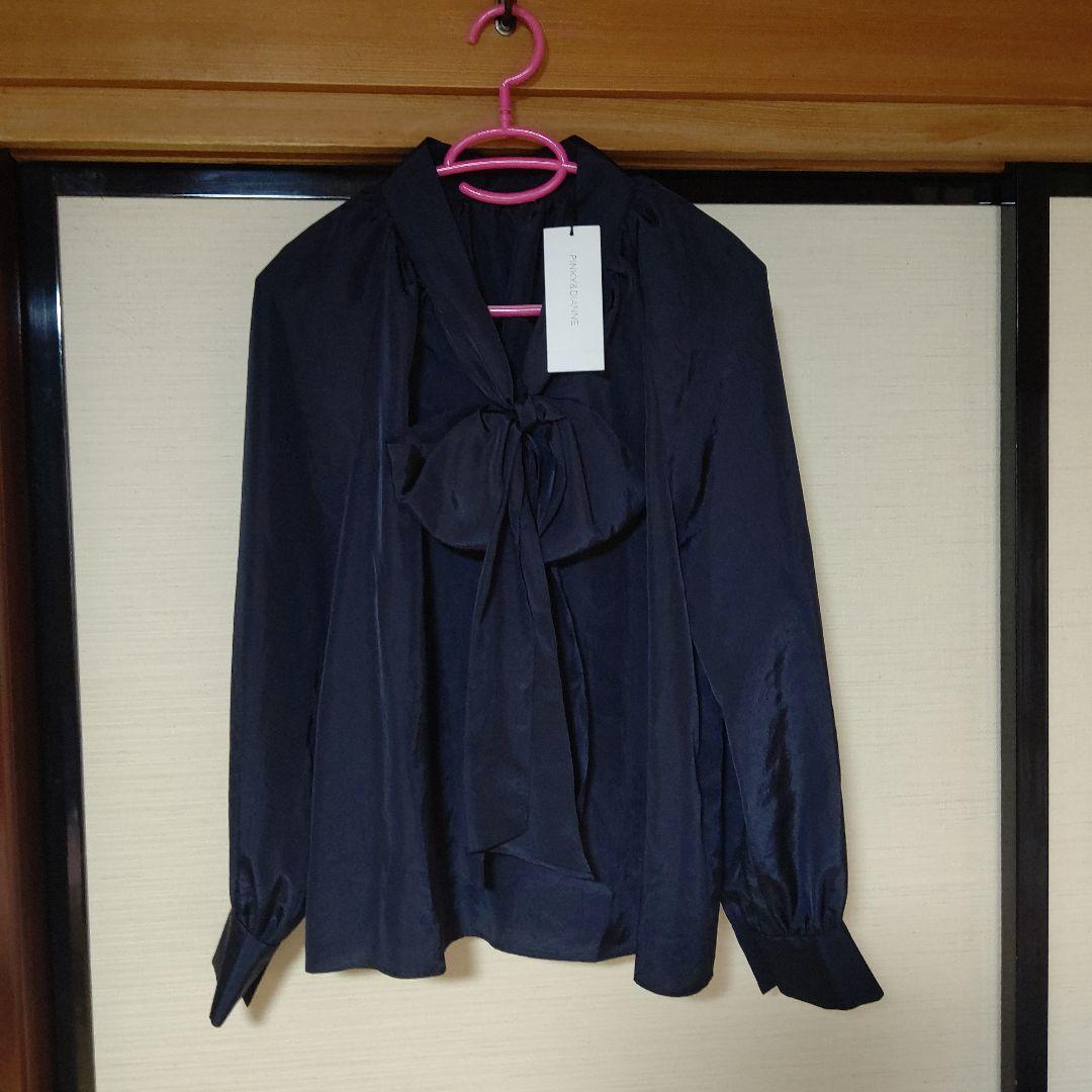 新品未使用タグ付きピンキーダイアンラグランボウタイブラウス - メルカリ