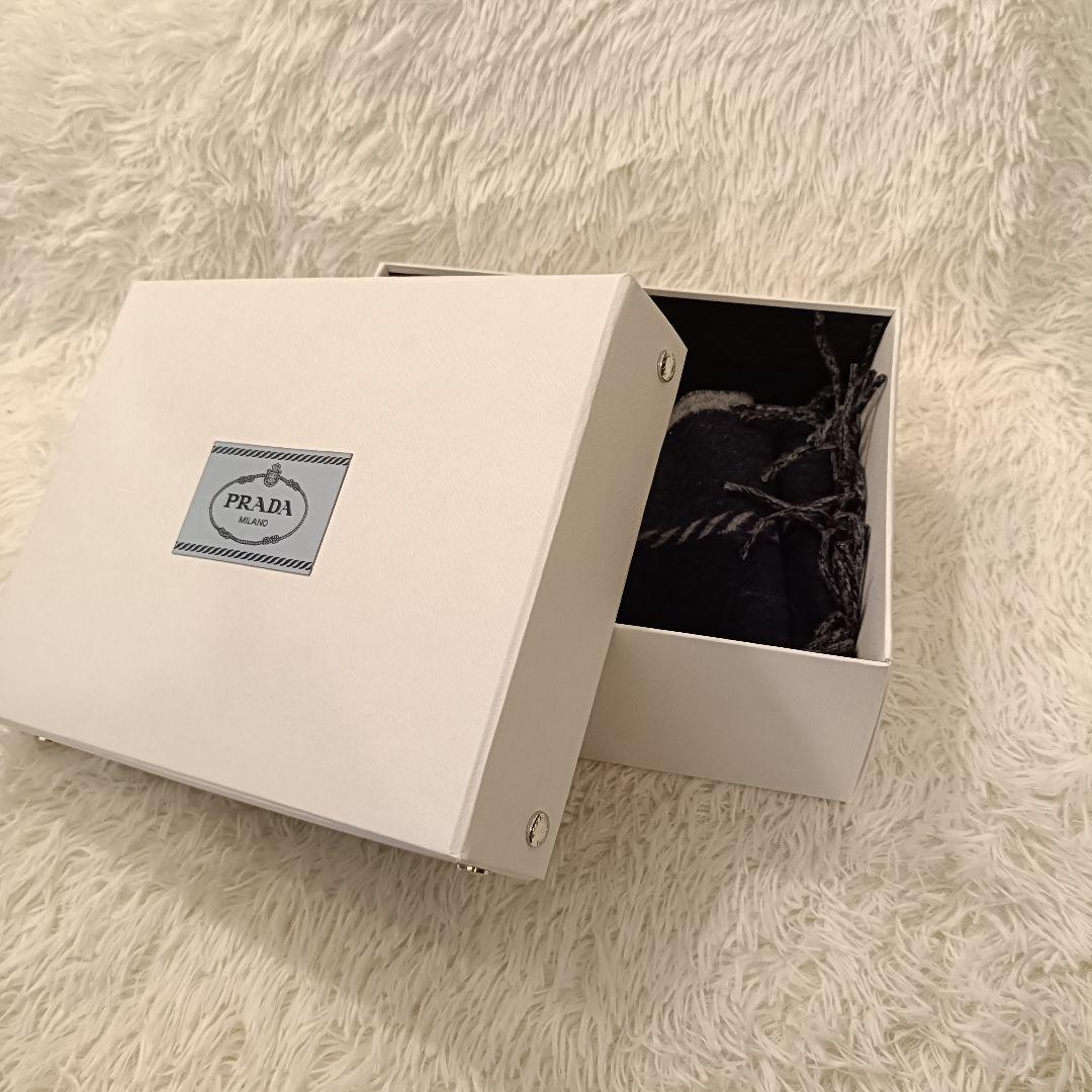 極美品✨️保存箱 PRADA ウールマフラー ネイビー プラダ - メルカリ
