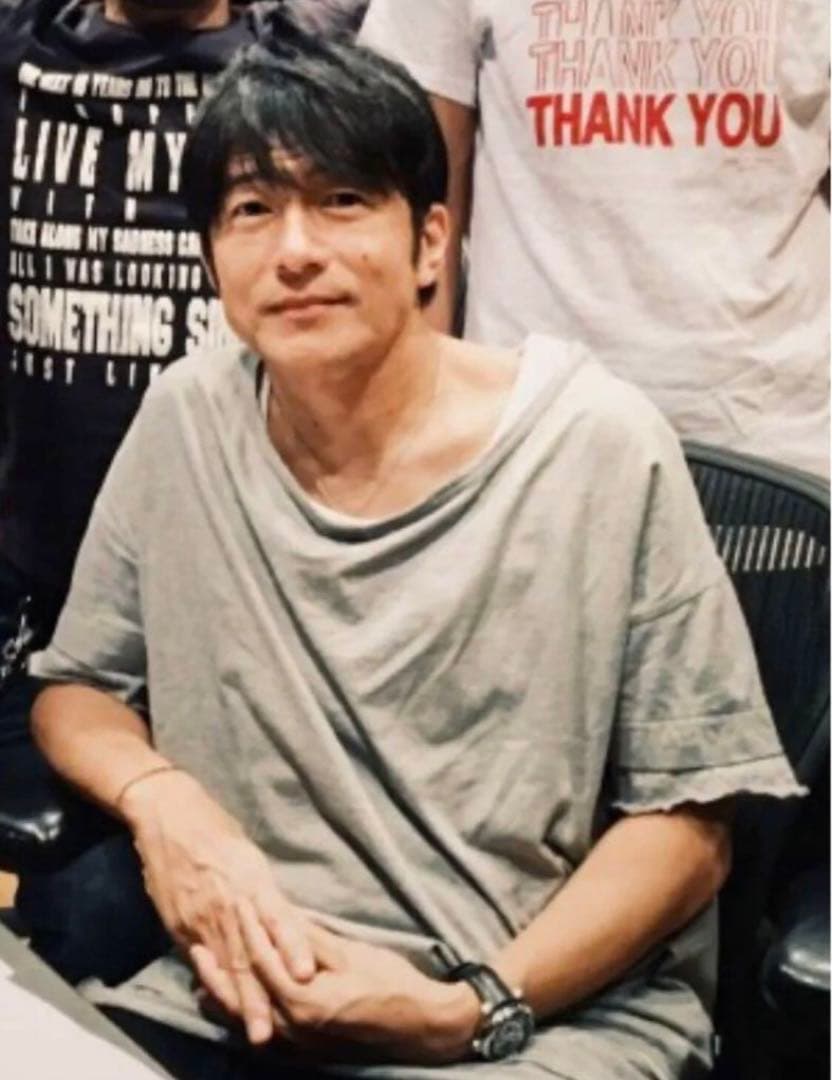 美品】ミスチル 桜井 着 glamb レイヤード Tシャツ グレー - メルカリ