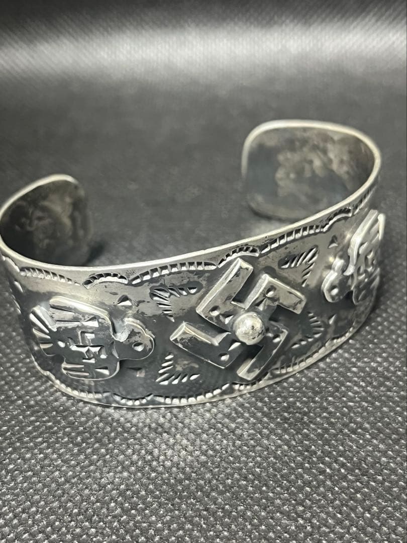 ナバホ サンダーバード 卍 ビンテージ バングル - メルカリ