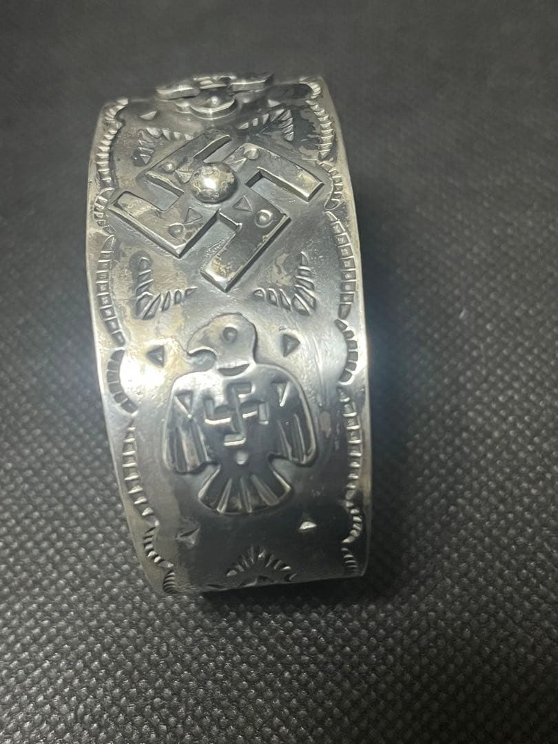 ナバホ サンダーバード 卍 ビンテージ バングル - メルカリ