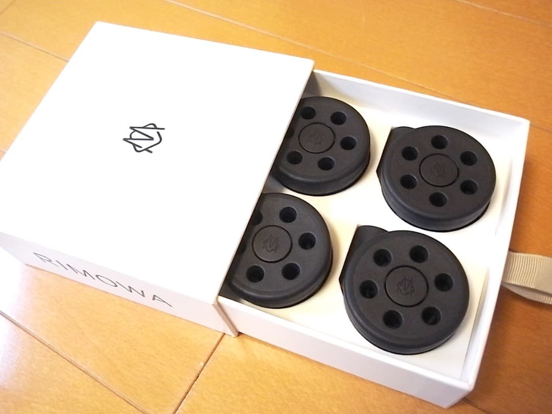 新品未使用 箱入 リモワ 純正ホイール 50mm 4輪用 ブラック ロゴマーク入 RIMOWA - RIMOWA/リモワ 純正ホイール 50mm 4輪用 ブラック ロゴありの
