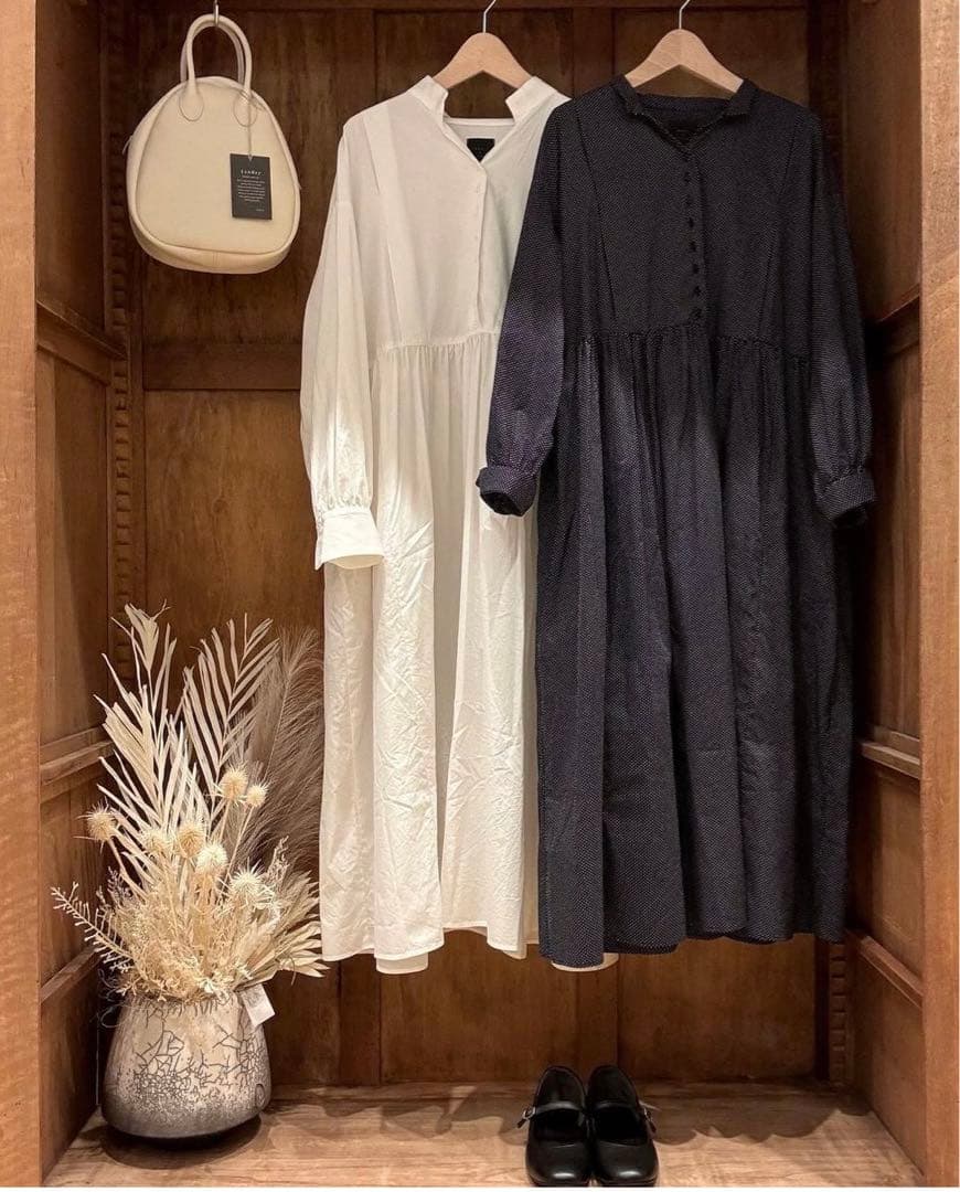 新品タグ付き オオカミとフクロウ フクロウと佇む木々の木漏れ日