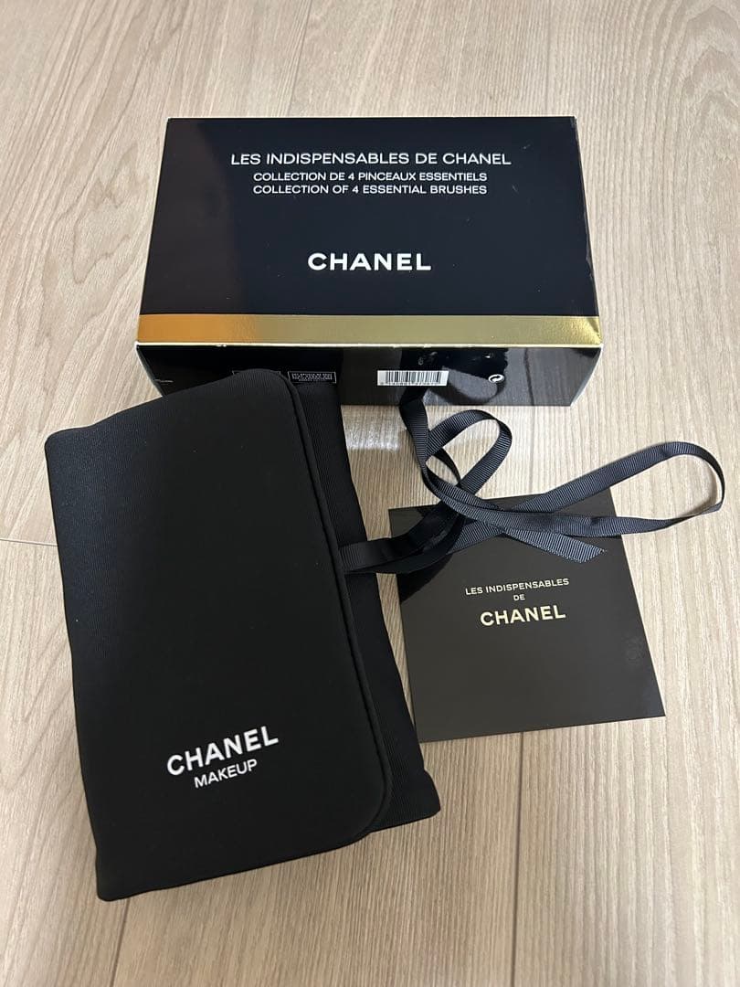CHANEL メイクブラシセット 4本入り ミラー付きの通販はau PAY