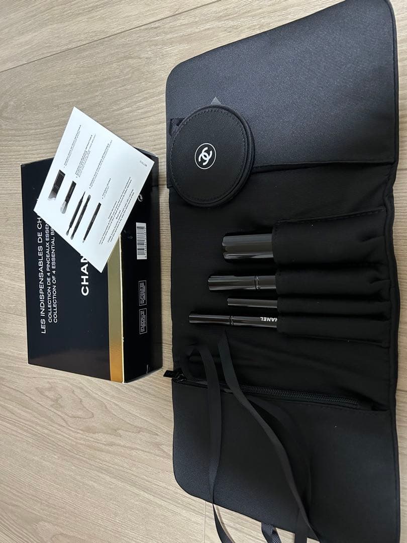 CHANEL メイクブラシセット 4本入り ミラー付きの通販はau PAY