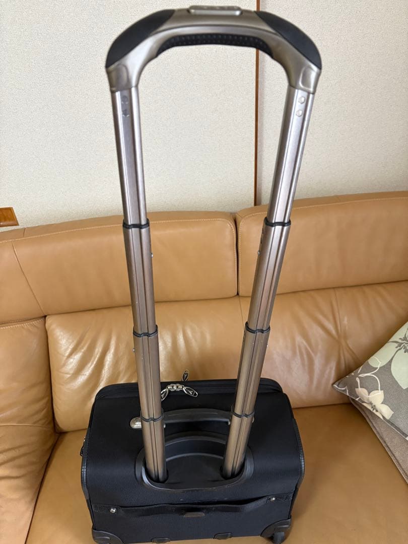 週末値下げTravelpro Crew10 Rolling Tote - メルカリ