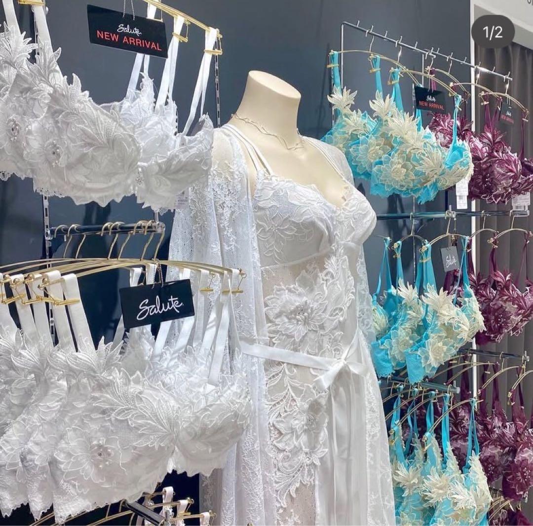 Salute 52ガウン、スリップ、ショーツセットWHカラーMサイズ