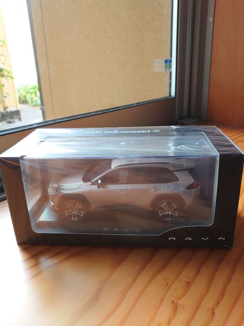 新型RAV4 CORE アバンギャルドブロンズメタリック カラーサンプル