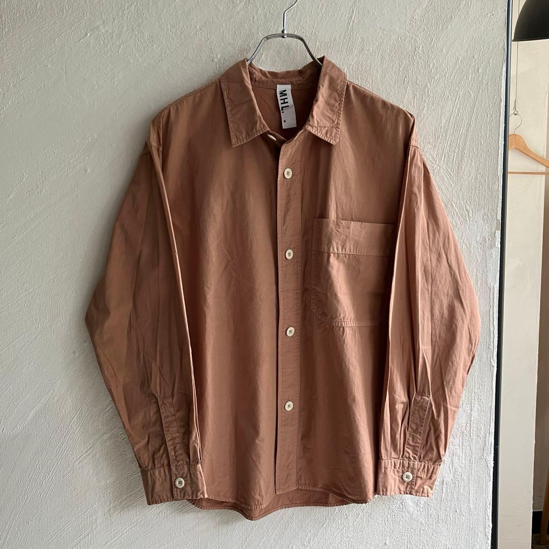 24SS MHL. COMPACT COTTON POPLIN シャツ ブラウン FINE COMPACT COTTON POPLIN SHIRT | MARGARET HOWELL（マーガレット